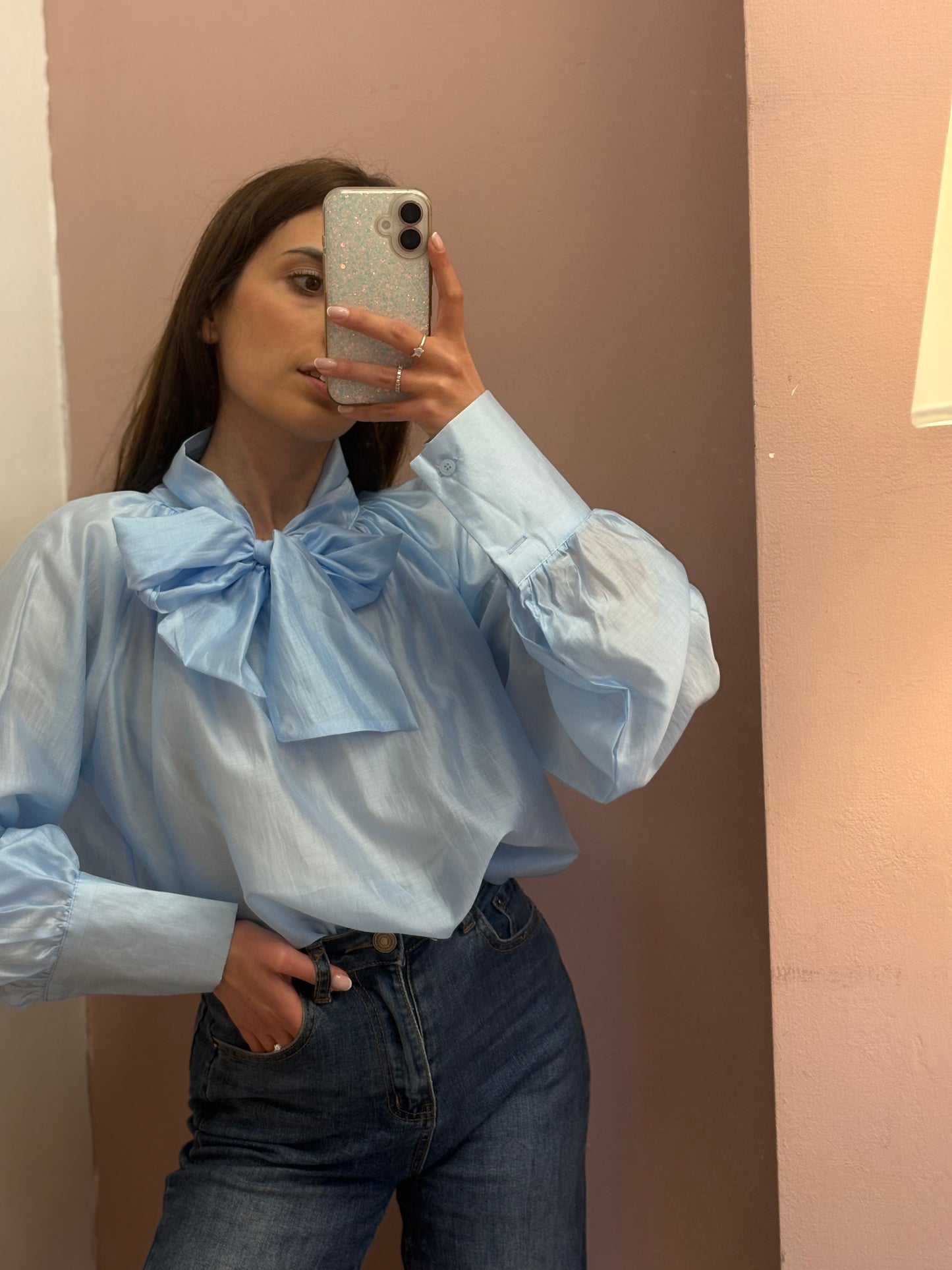 CAMICIA CHIFFON CON FIOCCO AZZURRA