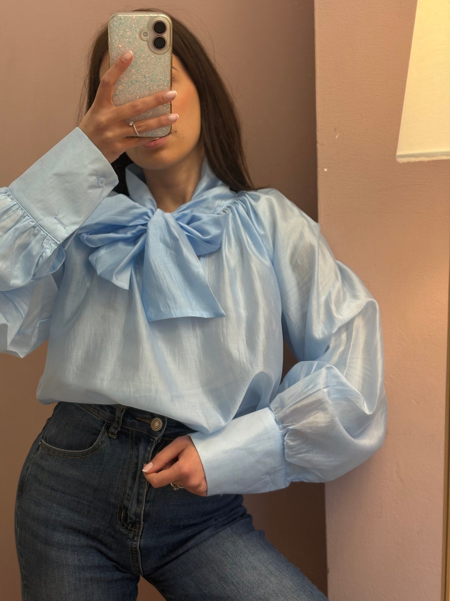CAMICIA CHIFFON CON FIOCCO AZZURRA
