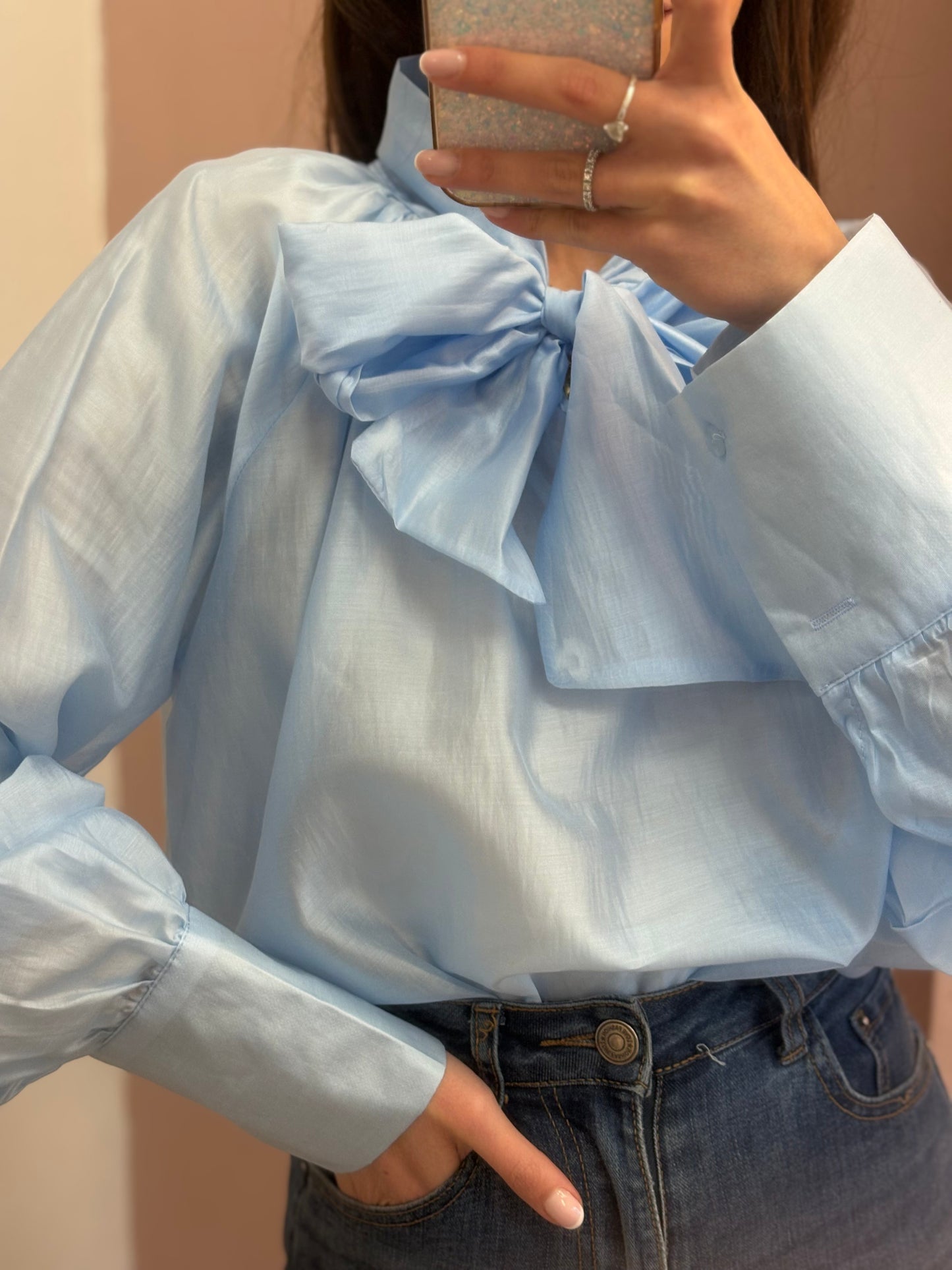 CAMICIA CHIFFON CON FIOCCO AZZURRA