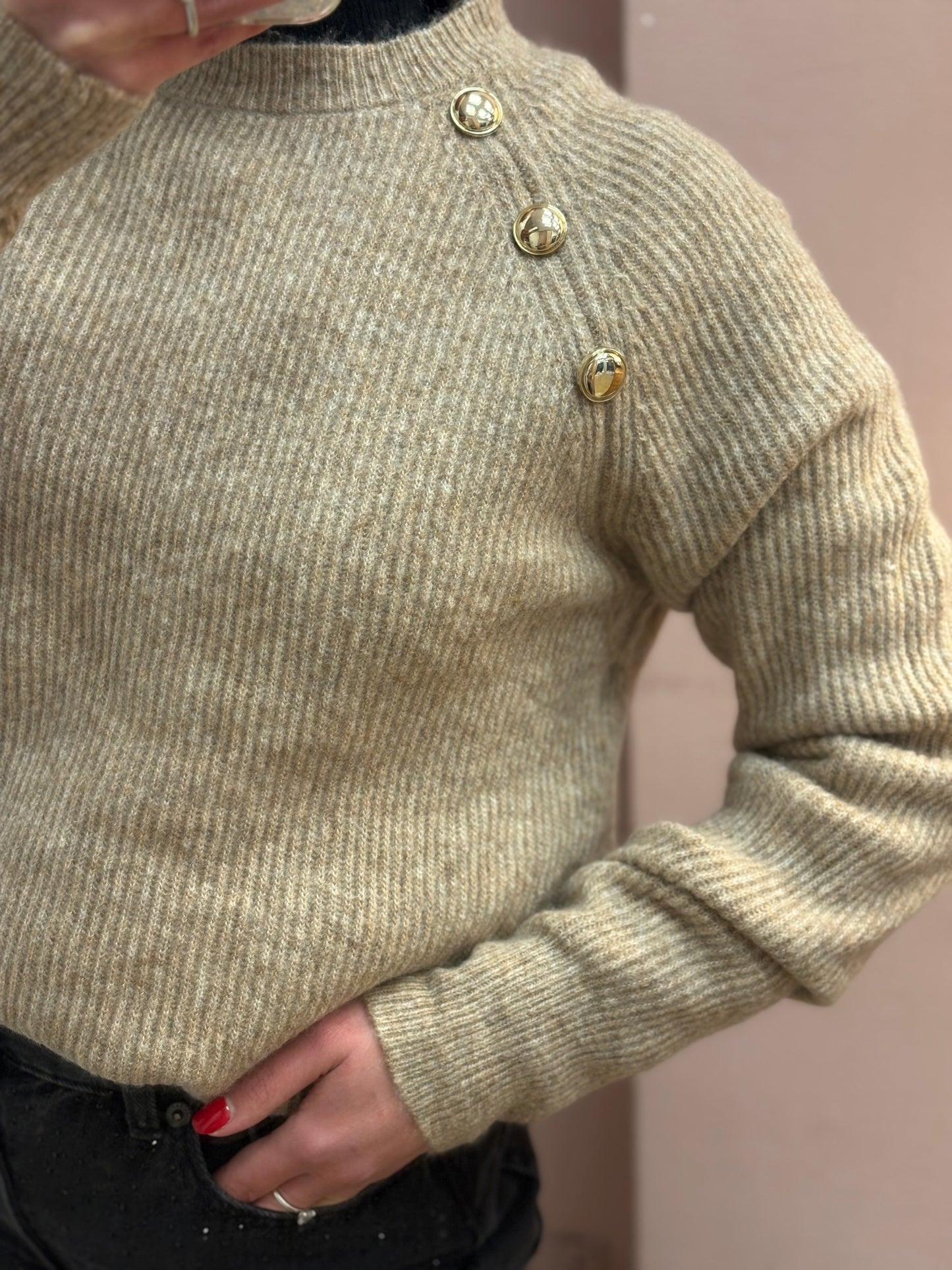 MAGLIONE PANNA CON BOTTONI