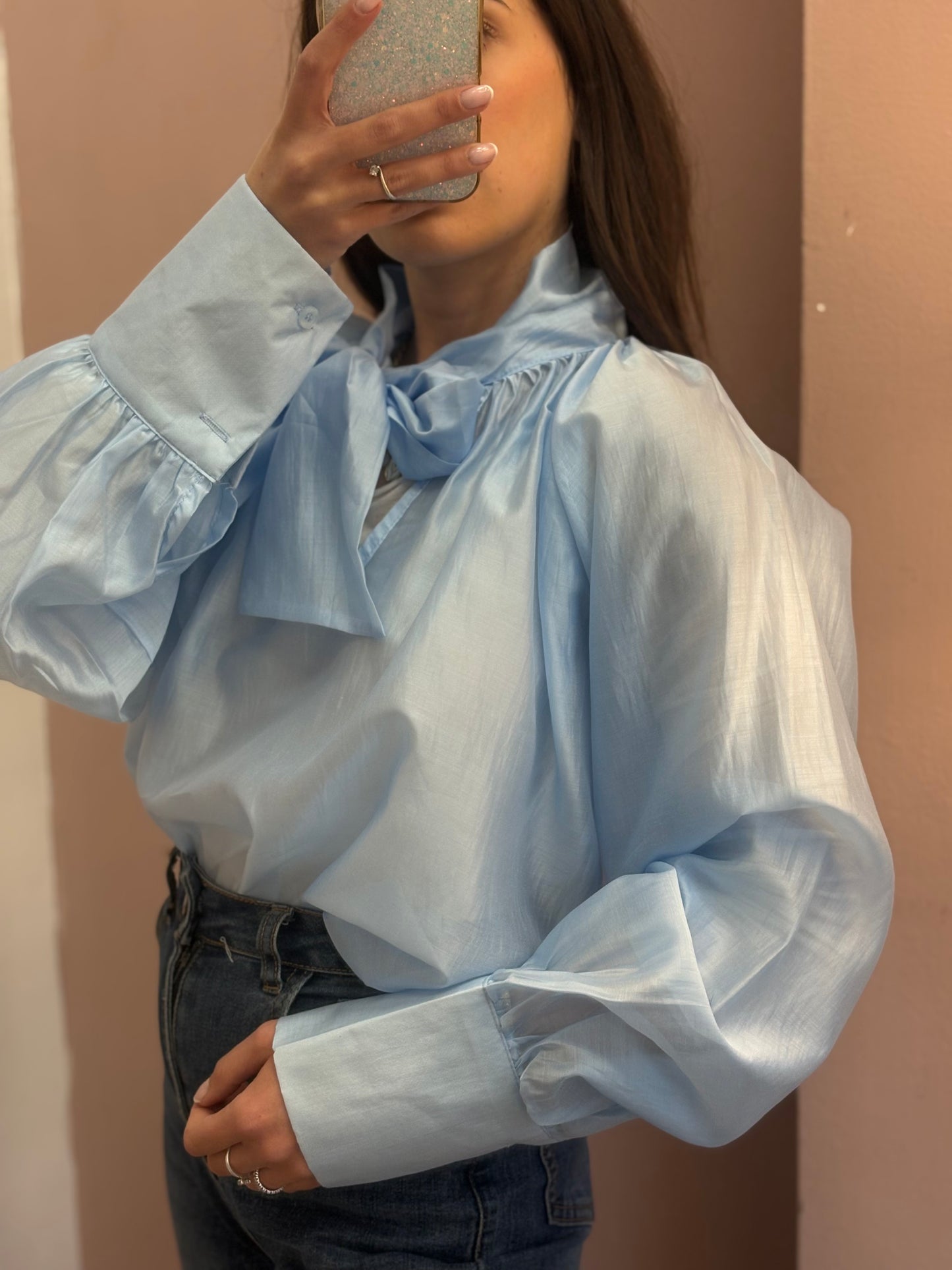 CAMICIA CHIFFON CON FIOCCO AZZURRA